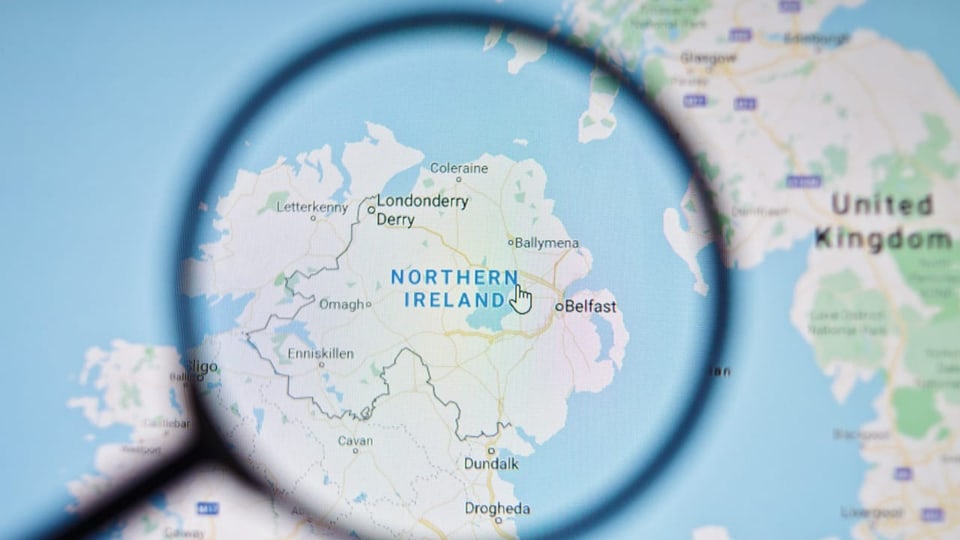 Lupe auf Karte: Gezeigt wird wo Nordirland liegt.