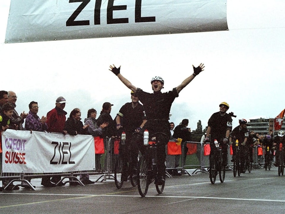 Markwalder bei seinem Sieg in Dübendorf am letzten Militär-Radrennen St. Gallen - Zürich im Oktober 2001. 