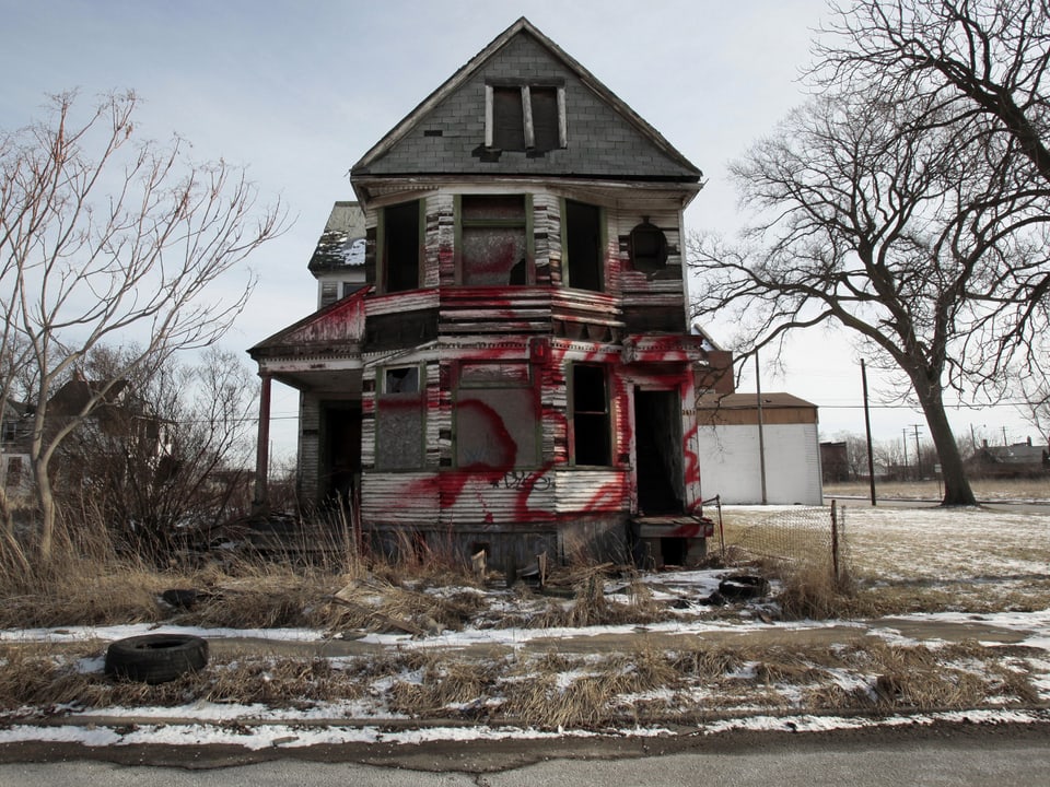 Leerstehendes,verfallenes Haus in Detroit.