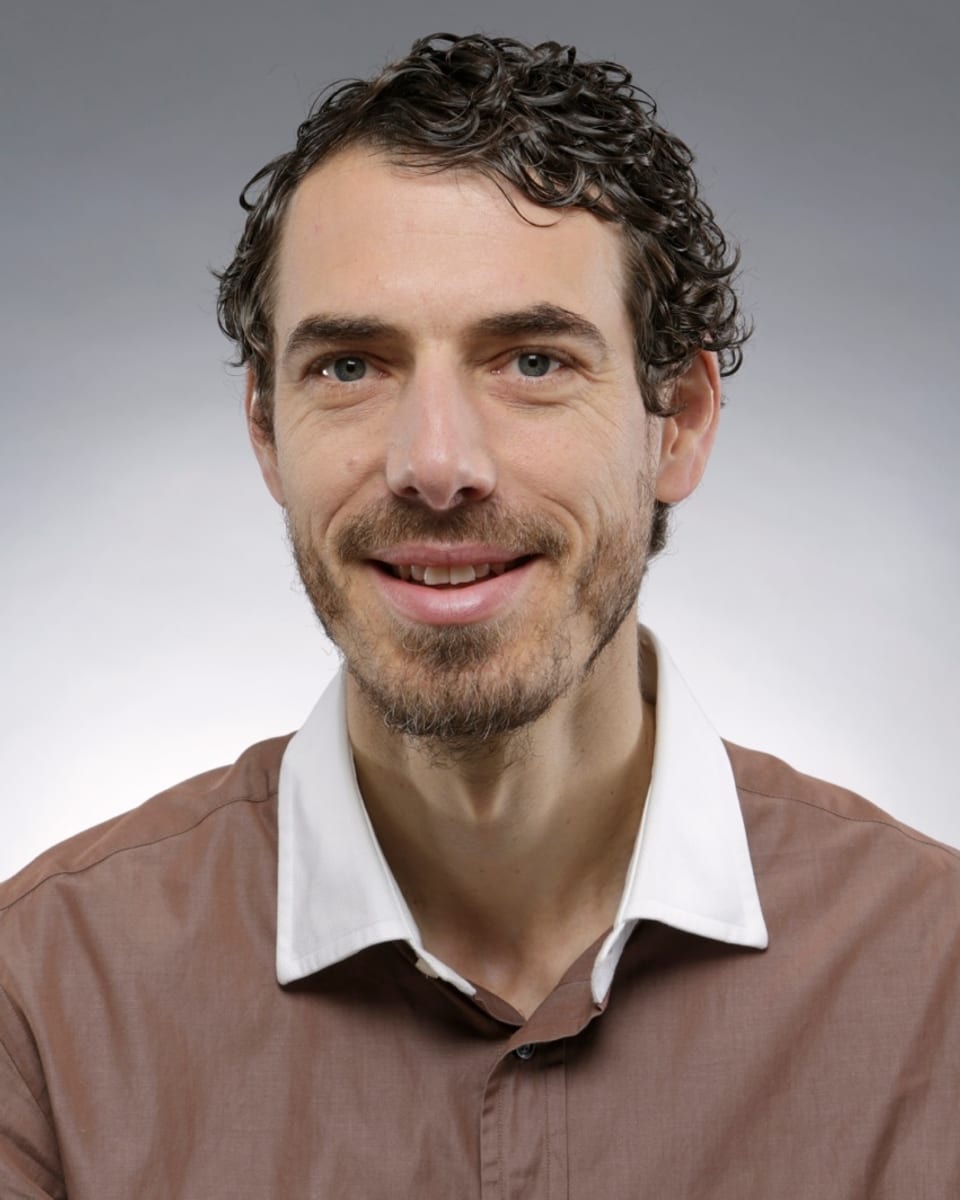 Christian Ingold - Fachexperte am Zentrum für Spielsucht und andere Verhaltenssüchte, RADIX. Bei RADIX erhalten Betroffene unter anderem: Therapie für die Glücksspielsucht, Budgetberatung, Tipps zur Schuldensanierung, Rechtliche, unentgeltliche Beratung und Suchtprävention.