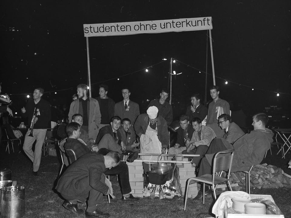 Studenten protestieren 1959 auf dem Sechseläutenplatz.