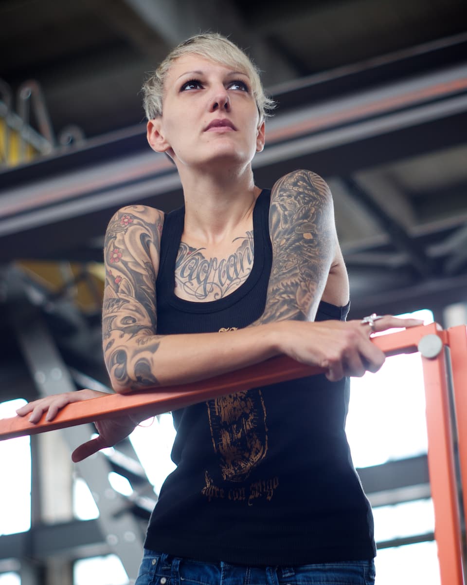 Tina Gottier aus Thun schreibt: "There`s a difference between HAVING a tattoo & BEING tattooed."