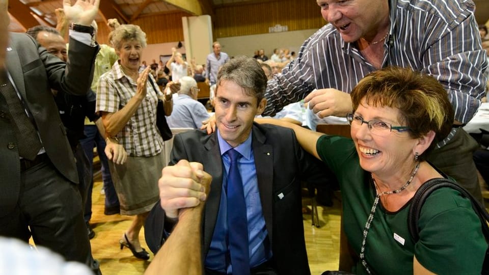 FDP-Mitglieder gratulieren Varone im September 2012 zur Portierung als Kandidat für die Regierungsratswahl 2013.