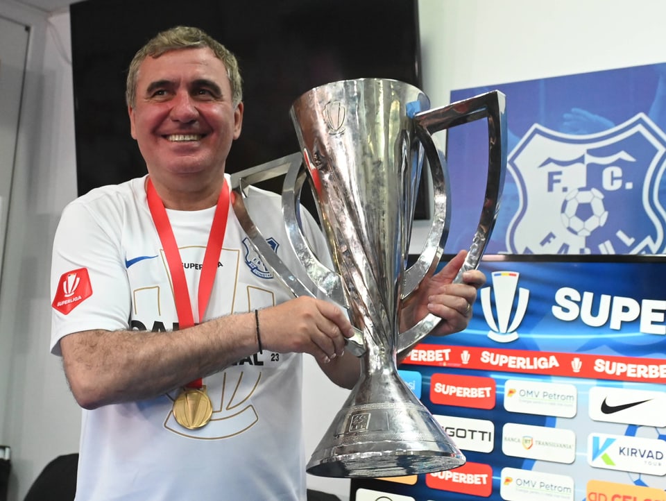 Gheorghe Hagi nach dem Gewinn des Meistertitels 2023 mit Farul Constanta.