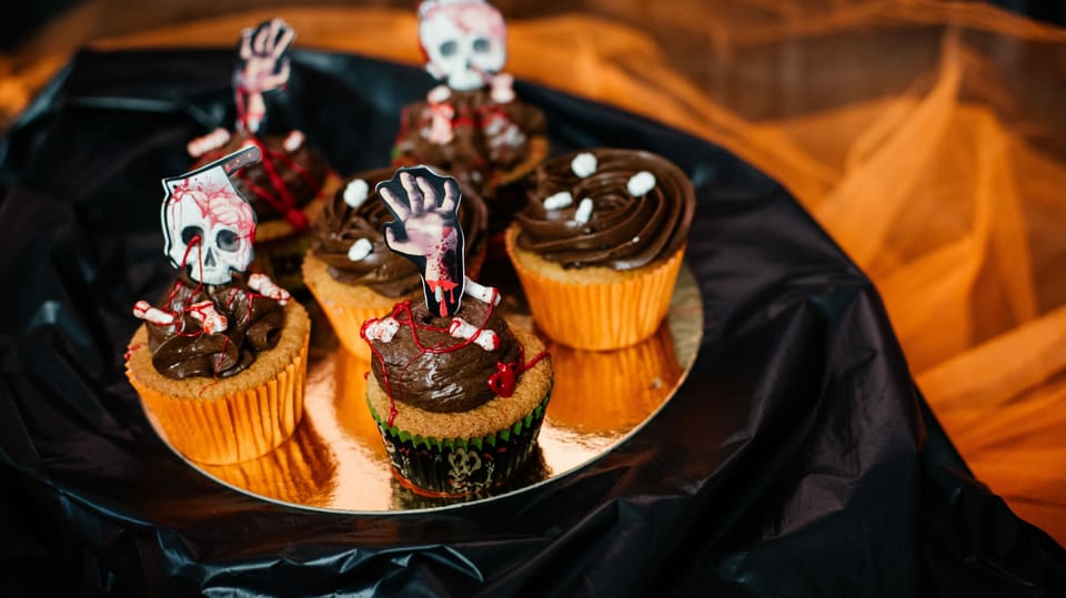 Willkommen im Death Café! Halloween-Cupcakes