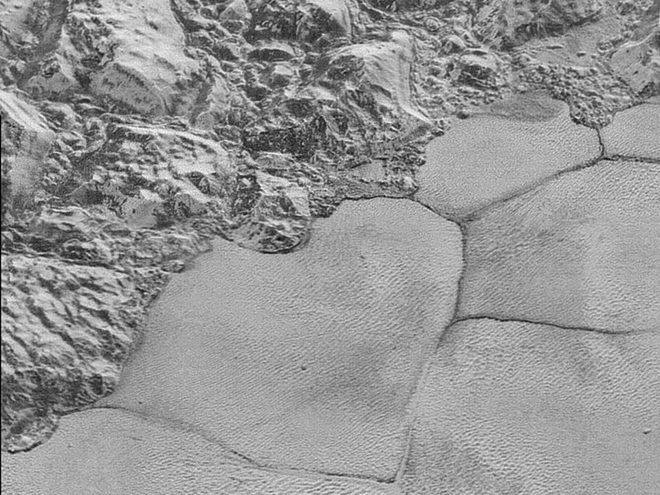 ie «Küstenlinie» von Sputnik Planum, dem informellen Namen Plutos eisig, blockförmigen Ebenen. 