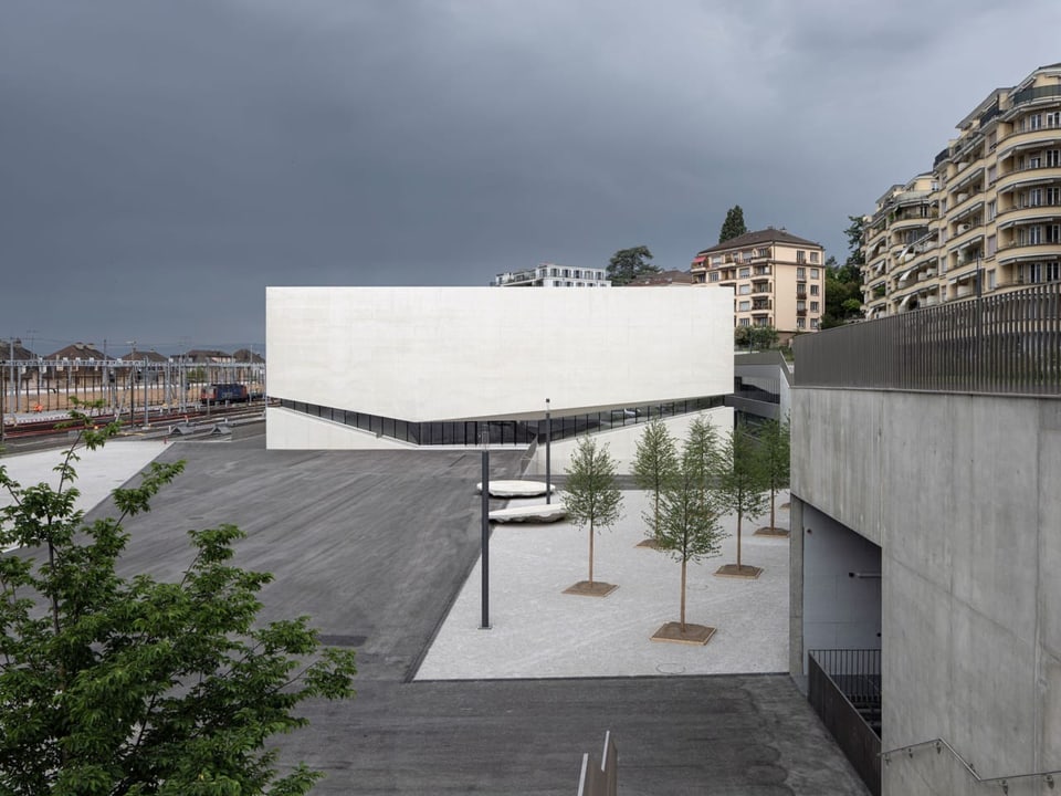 Museumsgebäude in der Dämmerung.