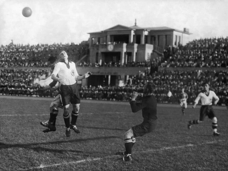 Die deutsche Nationalmannschaft in einer Partie in dern 1920er-Jahren.