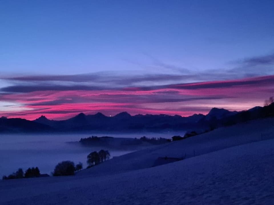 Wattenwil/BE Sonnenaufgang hoch über Wattenwil