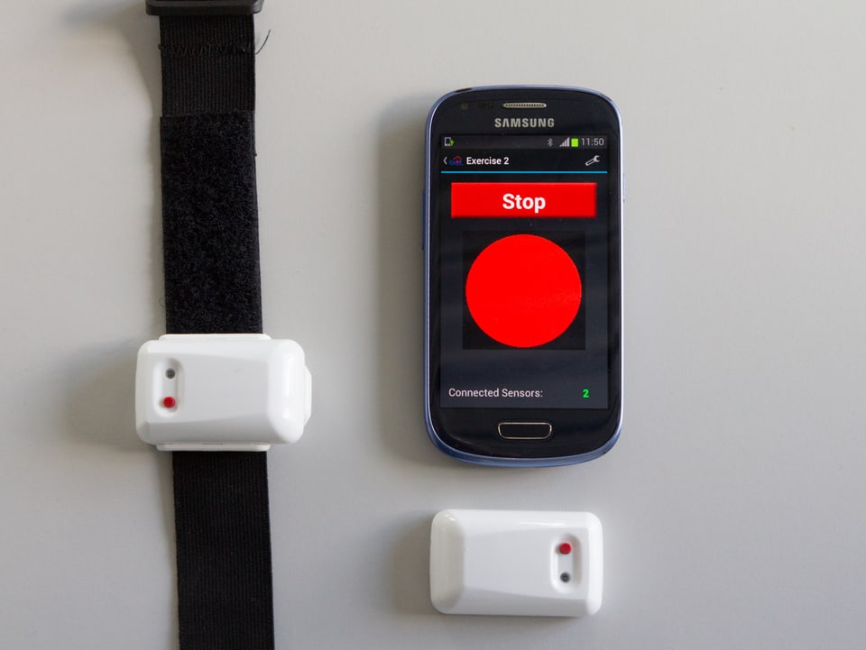 Smartphone-App mit Button "Stopp" und einem roten Kreis.