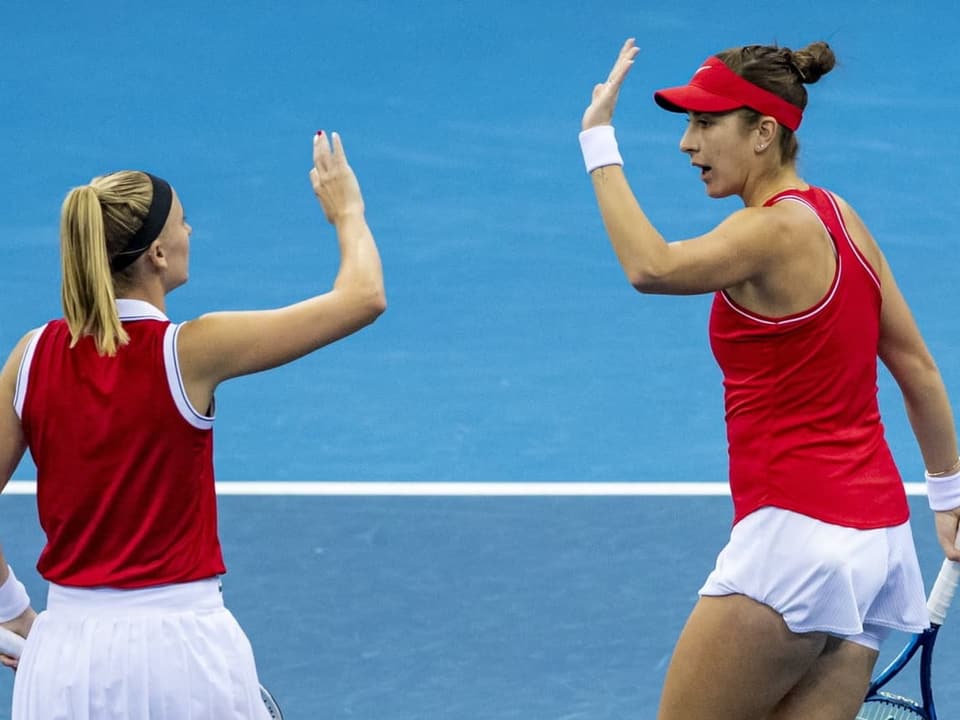 Die Schweizer Teamleaderinnen Jil Teichmann und Belinda Bencic.