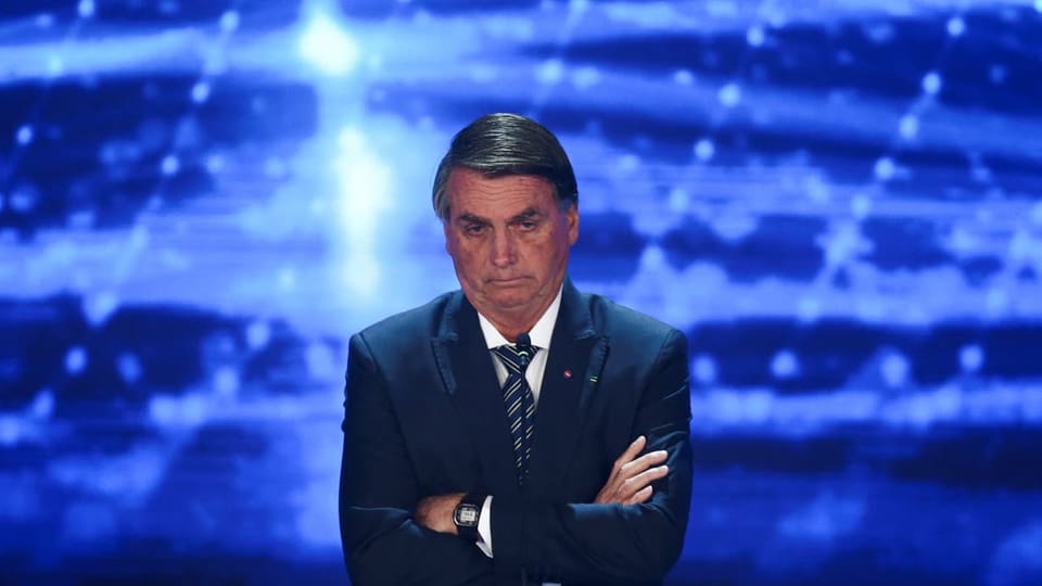 Bolsonaro mit verschränkten Armen