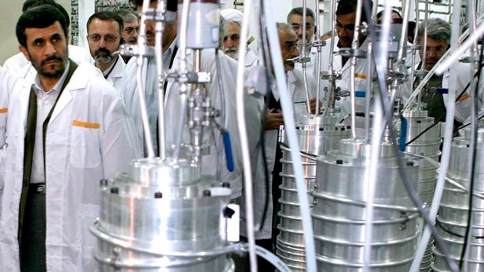 Ahmadinedschad in der Atomanlage.