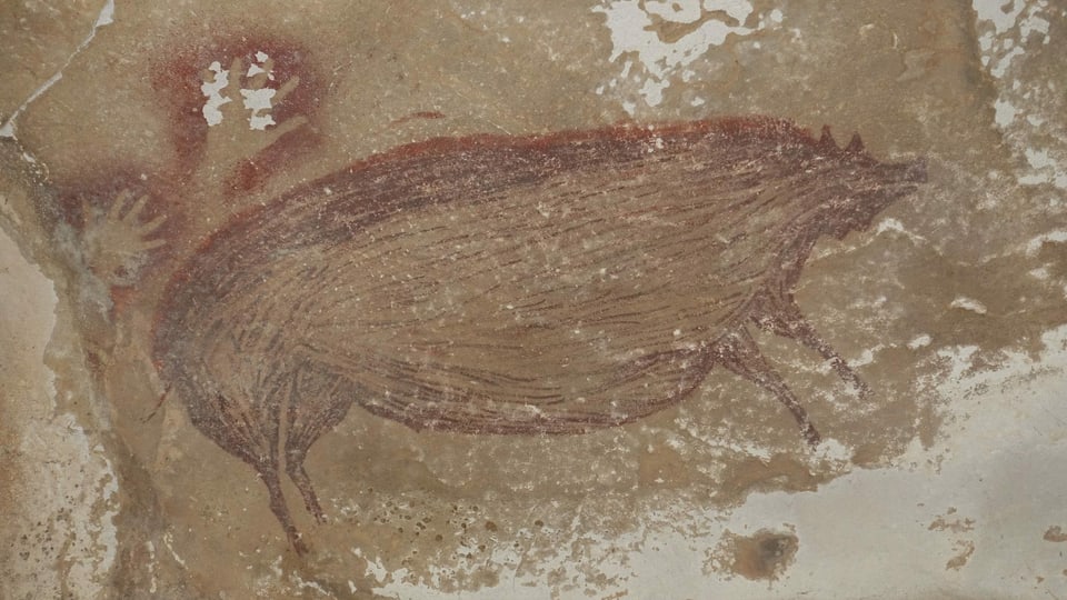 Malerei eines grossen Schweines, daneben zwei Umrisse von menshclichen Händen
