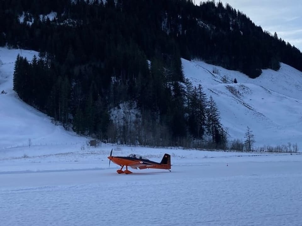 Flugzeug auf See