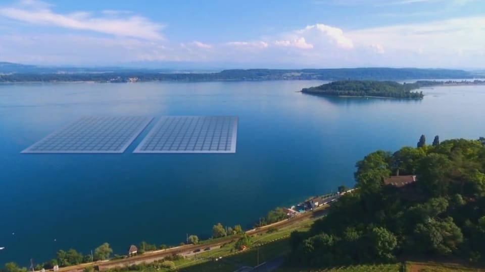 Visualisierung einer Solaranlage auf einem See.