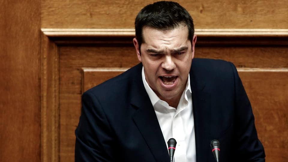 Alexis Tsipras am Rednerpult im Parlament