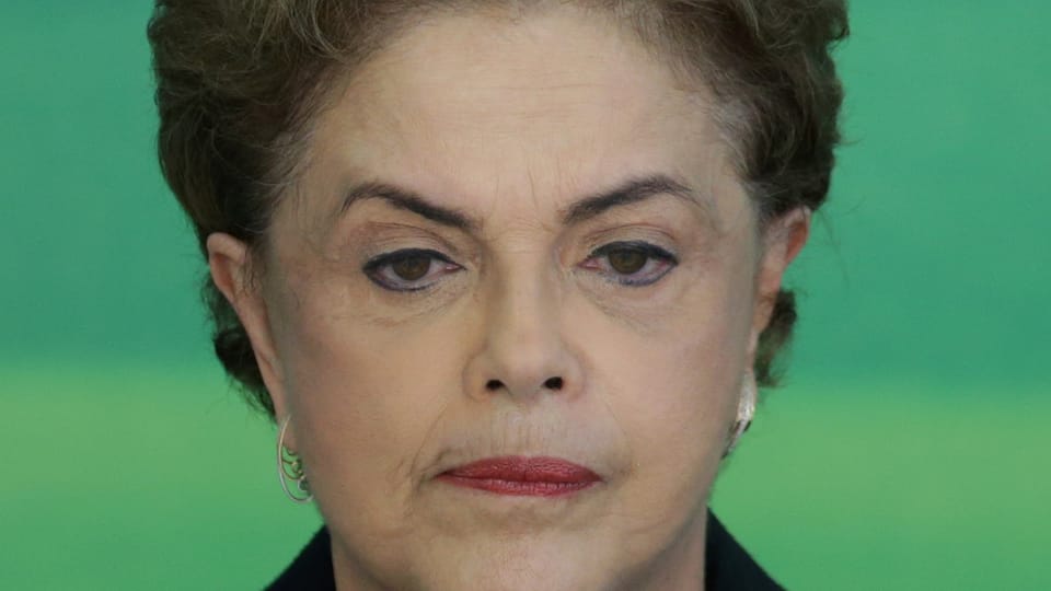 Dilma Rousseff schaut zerknirscht. 