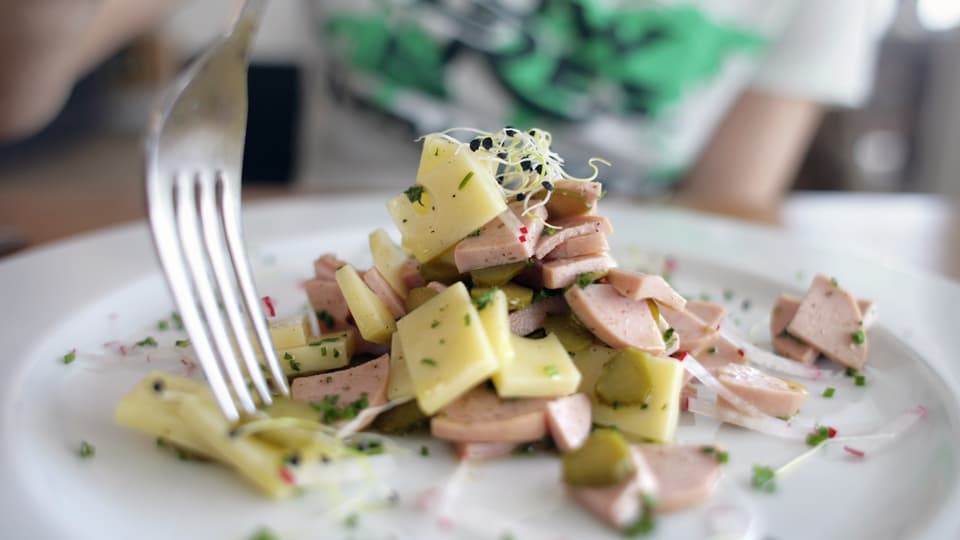 Finalrezepte - Wurst-Käse-Salat - SRF bi de Lüt – Landfrauenküche - SRF