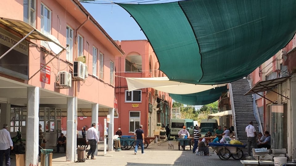 Alte Handelbüro beim Aprikosenmarkt