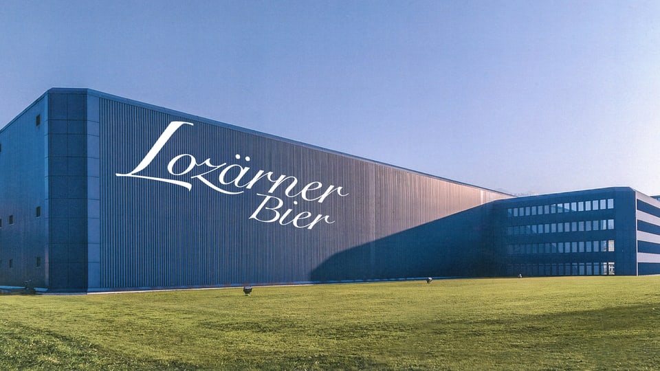 Das blaue Haus mit dem Schriftzug Lozärner Bier