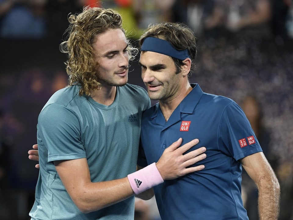 Stefanos Tsitsipas und Roger Federer nach ihrem letzten Duell in Dubai.