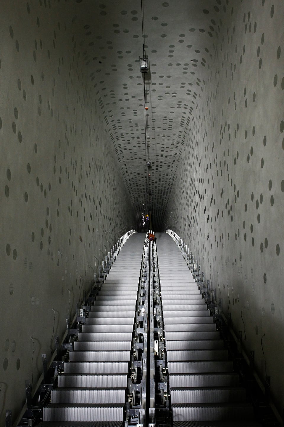 Das Bild zeigt die Rolltreppe der Elbphilharmonie