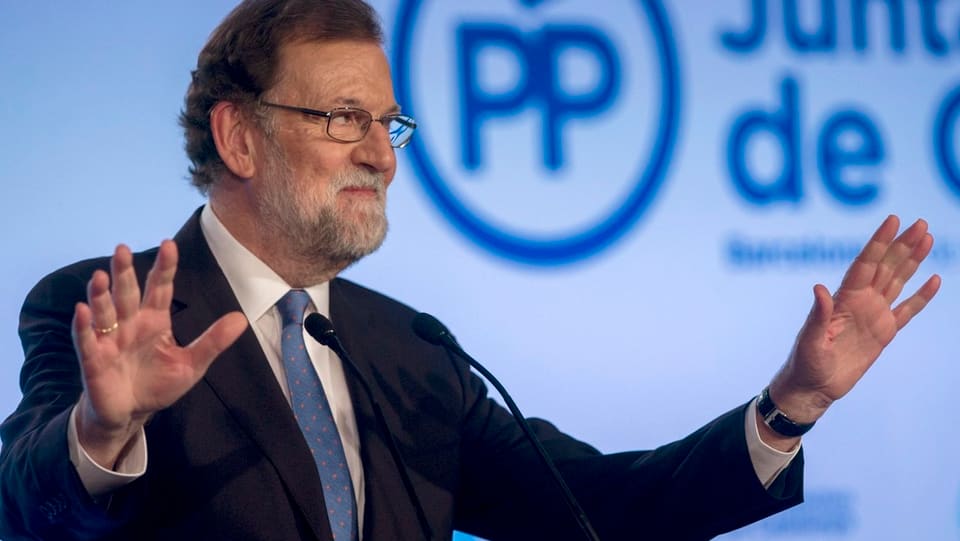 Mariano Rajoy hält Rede.