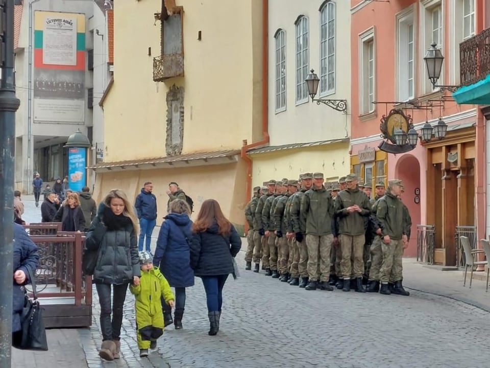 Soldaten in der Altstadt von Vilnius.