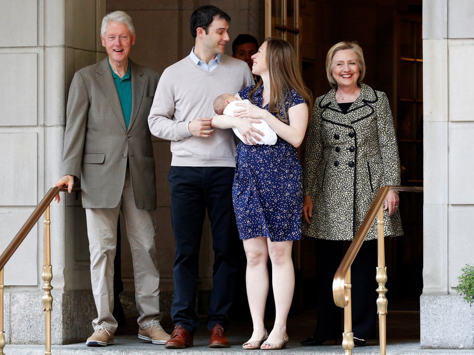 Bill, Marc Mezvinsky (38), Chelsea mit Aidan und Hillary.