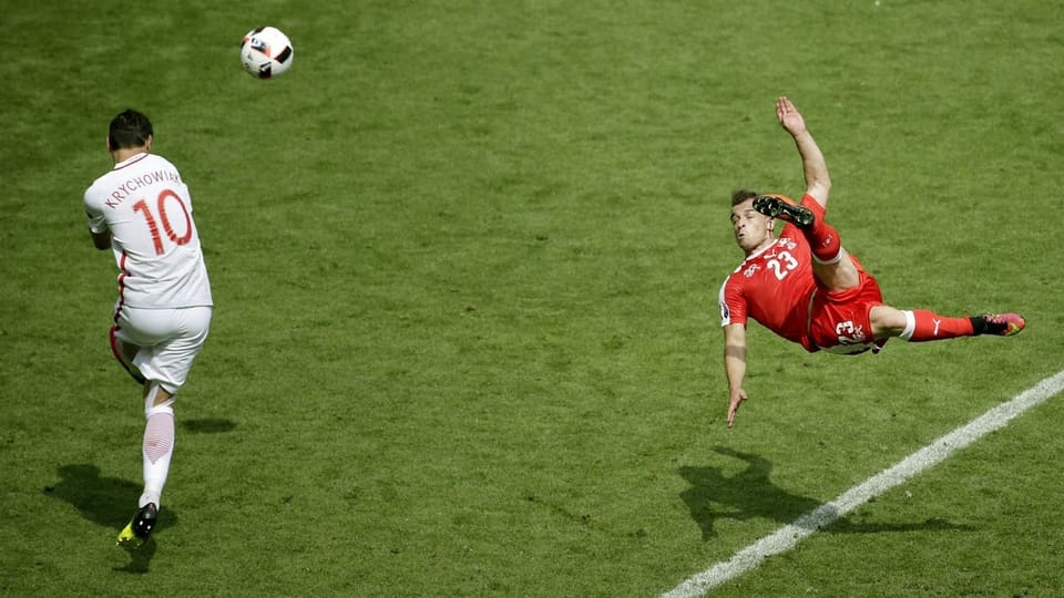 Shaqiri Shaqiri macht den Fallrückzieher