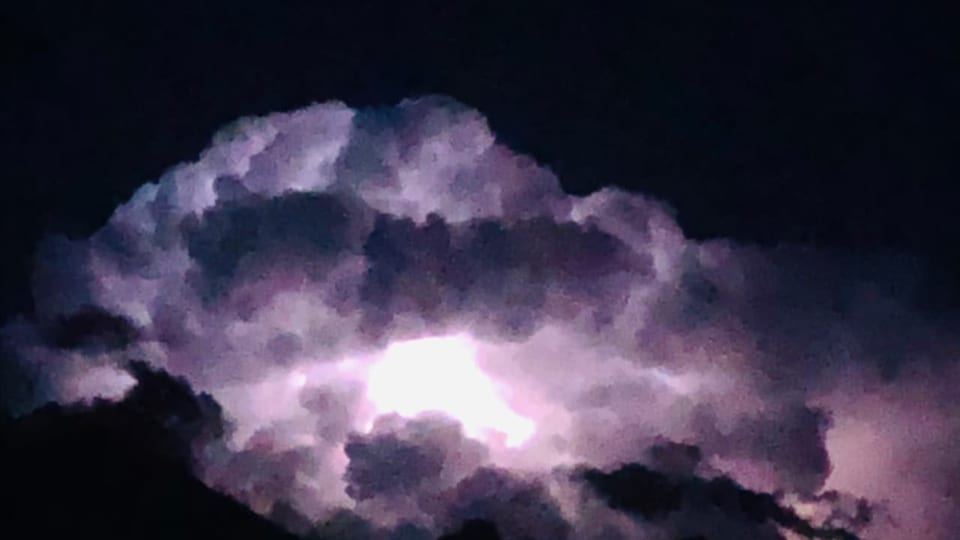 Blitz am Sonntagabend über dem Sarganserland von Vilters aufgenommen.