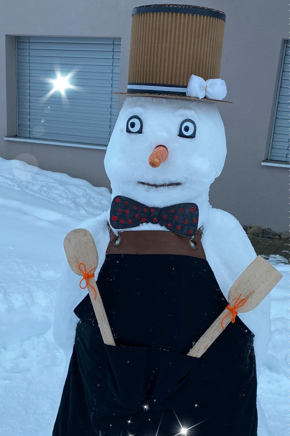 Schneemann mit Kochschürze