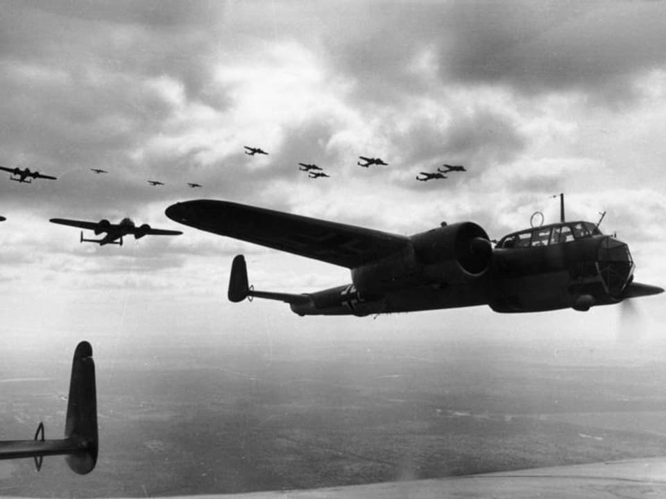 Das abgebildete Foto zeigt die Do 17 Z-1 beim Kriegseinsatz während des Frankreich-Feldzugs von Nazi-Deutschland im Juni 1940. Es stammt von den Propagandakompanien der deutschen Wehrmacht.
