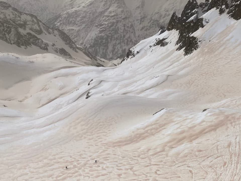 Saharastaub im Schnee in den Alpen