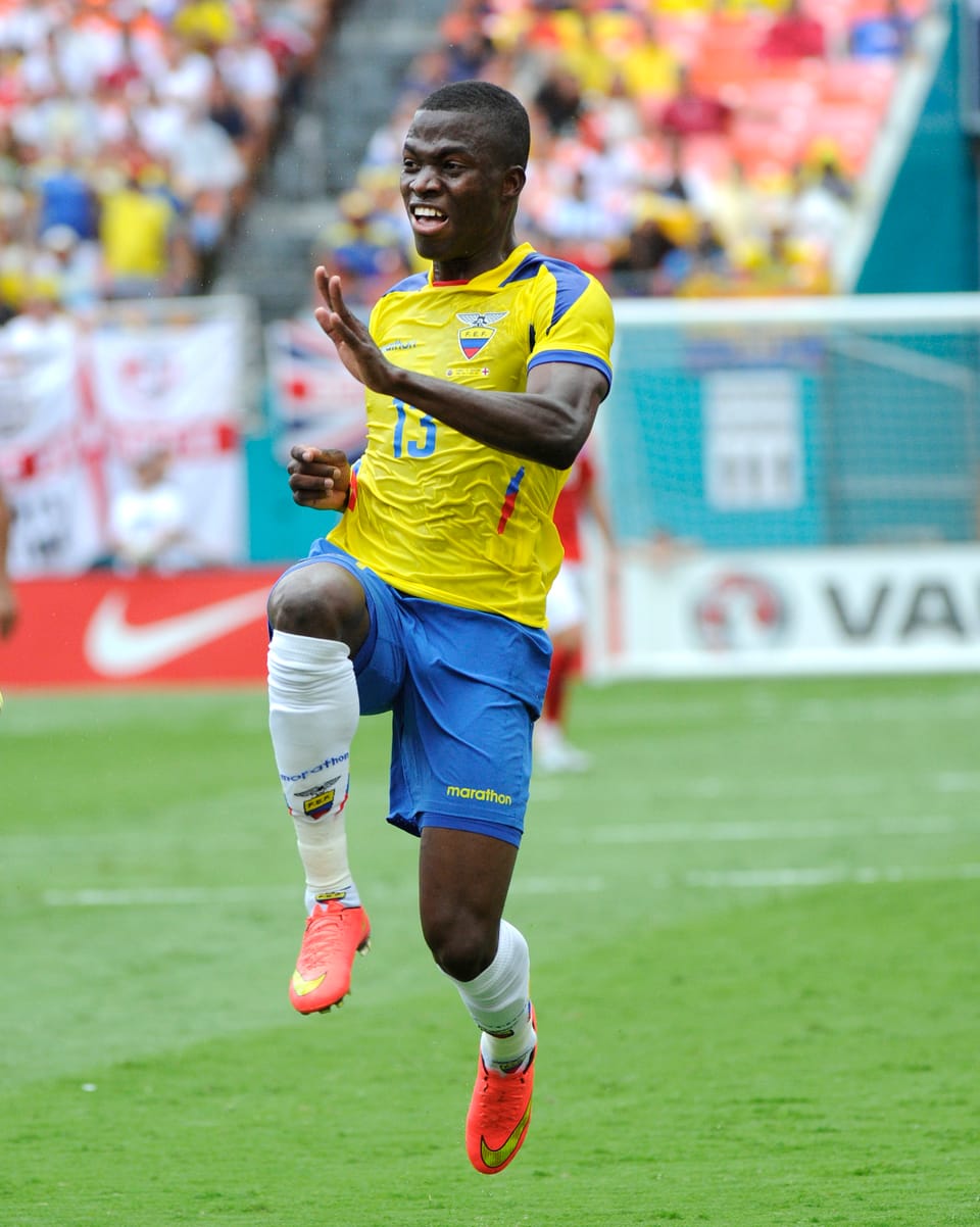 Enner Valencia jubelt im ecuadorianischen Dress.