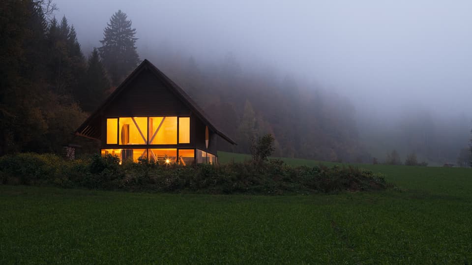 Ebenfalls ausgezeichnet wurde das «Haus auf einer Jura-Wiese» in Balsthal vom Zürcher Architekten Pascal Flammer. 