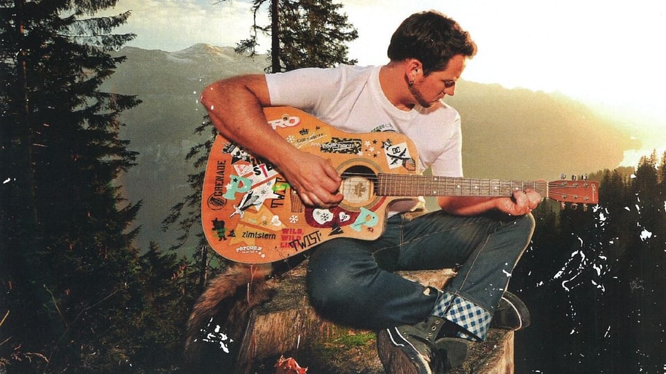 Trauffer mit Gitarre voller Stickers.