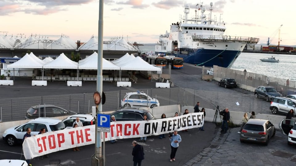 Kapitän fordert: Die verbleibenden 35 Migranten sollen die «Humanity 1» verlassen dürfen.