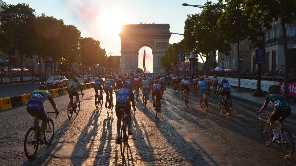 Die Tour de France auf den Champs-Elysées.