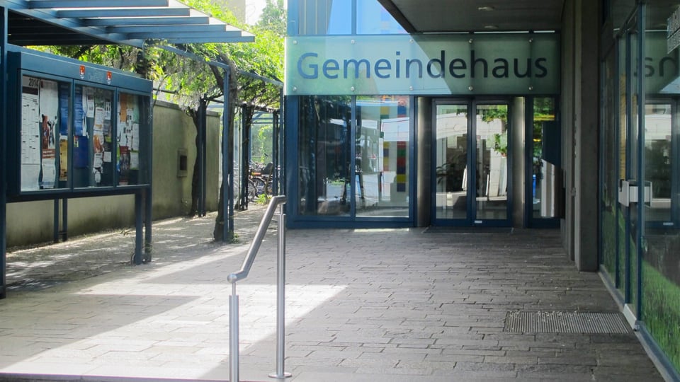 Eingang Gemeindehaus Oberentfelden