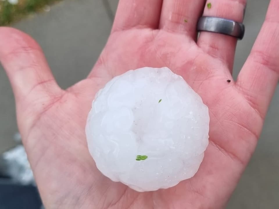 Hagel in Hand