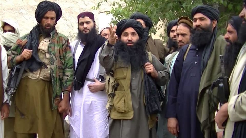 Kämpfer von Tehreek-e-Taliban schwer bewaffnet