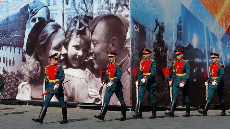 Marsch zum 71. «Tag des Sieges» auf dem Roten Platz in Moskau.