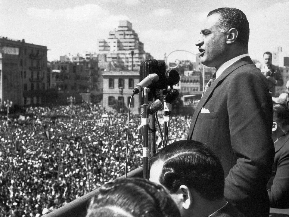 Gamal Abdel Nasser hält eine Rede in Kairo.