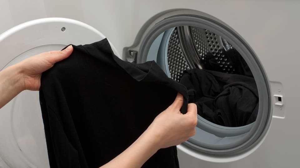 Plausibel Die Ermäßigung Hase schwarze hose nach waschen weiße flecken Unterdrücken tausend Weinen