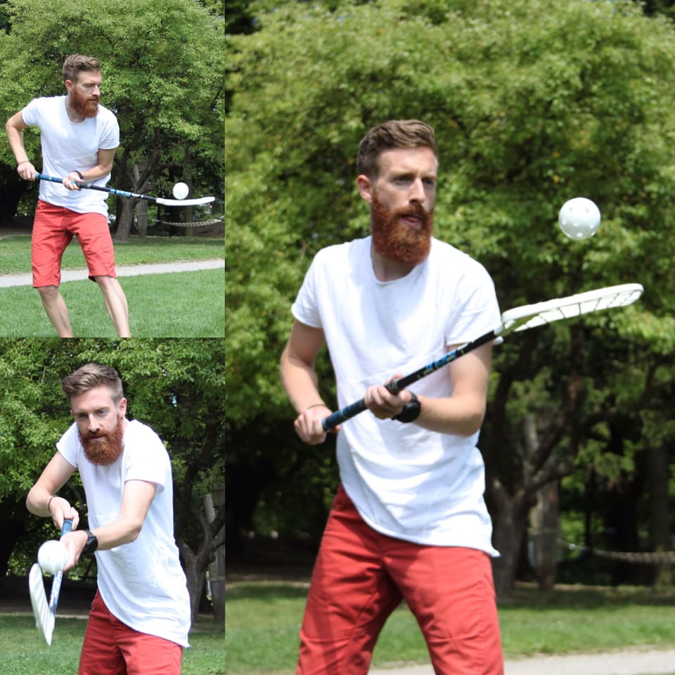Roman jongliert mit Unihockeystock