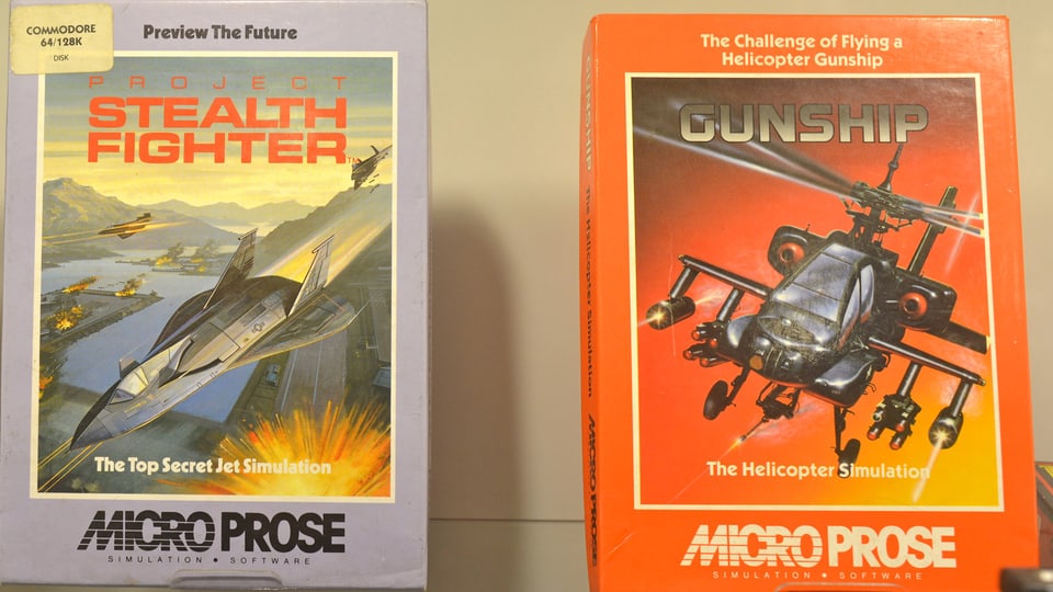 Verpackungen der Commodore-64-Spiele «Project Stealth Fighter» und «Gunship»