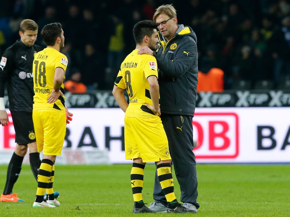 Geknickte Spieler bei Borussia Dortmund nach einer Niederlage