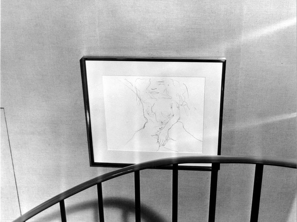 Eines der Bilder der «Bag One»-Serie, die im Jahr 1970 Scotland Yard auf den Plan rief, ausgestellt in der London Arts Gallery in der Bond Street. Das Bild zeigt eine nackte Frau mit gespreizten Beinen, die Hand im Schritt.